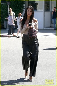 kourtney-kardashian-rocks-flowy-leather-pants-for-beverly-hills-lunch-date-03.jpg