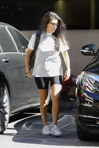 kourtney-kardashian-running-errands-in-calabasas-ca-06-27-2017-18.jpg