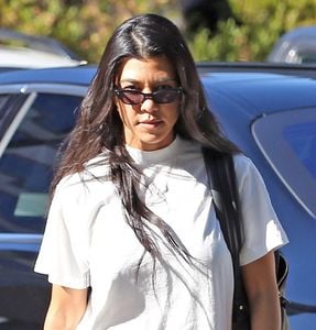 kourtney-kardashian-running-errands-in-calabasas-ca-06-27-2017-5.jpg