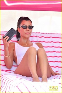 kourtney-kardashian-white-swimsuit-miami-04.jpg