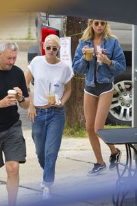 kristen-steart-and-stella-maxwell-out-in-new-orleans-05-29-2017_8.jpg