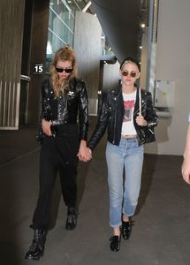 kristen-stewart-and-stella-maxwell-at-cdg-airport-in-paris-06-12-2017_10.jpg