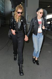 kristen-stewart-and-stella-maxwell-at-cdg-airport-in-paris-06-12-2017_7.jpg