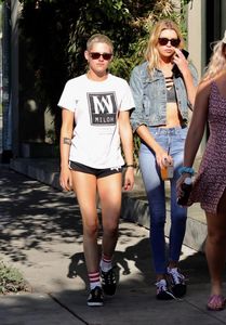 kristen-stewart-and-stella-maxwell-los-angeles-06-26-2017-1_thumbnail.jpg