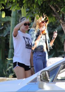 kristen-stewart-and-stella-maxwell-los-angeles-06-26-2017-4.jpg