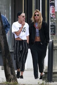 kristen-stewart-and-stella-maxwell-out-for-lunch-in-studio-city-06-08-2017_5.jpg
