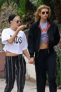 kristen-stewart-and-stella-maxwell-out-for-lunch-in-studio-city-06-08-2017_9.jpg