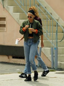 kristen-stewart-and-stella-maxwell-out-in-west-hollywood-06-01-2017_10.jpg