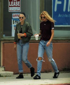 kristen-stewart-and-stella-maxwell-out-in-west-hollywood-06-01-2017_3.jpg