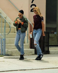 kristen-stewart-and-stella-maxwell-out-in-west-hollywood-06-01-2017_6.jpg