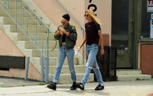 kristen-stewart-and-stella-maxwell-out-in-west-hollywood-06-01-2017_7.jpg