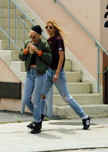 kristen-stewart-and-stella-maxwell-out-in-west-hollywood-06-01-2017_8.jpg