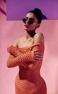 kylie-jenner-photoshoot-launches-sunglasses-range-with-eyewear-company-quay-australia-06-28-2017-5.jpg
