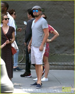 leonardo-dicaprio-hangs-out-with-jennifer-meyer-03.jpg