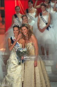 mareva-galantier-miss-tahiti-now-miss-france-1999-and-sophie-talmann-picture-id667980288.jpg