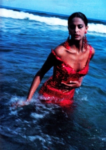 marie_claire_italia_dec_1990_15.thumb.jpg.e2ecabb4b9ac4e76a6125671087ee35f.jpg