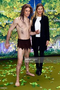 miss-france-2015-camille-cerf-attends-la-foret-de-lenchantement-show-picture-id509881188.jpg