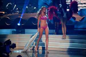 miss-france-camille-cerf-arrives-4bfd-diaporama.jpg