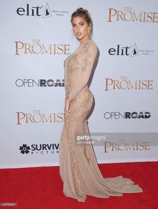 model-kara-del-toro-arrives-at-the-los-angeles-premiere-the-promise-picture-id667950342.jpg