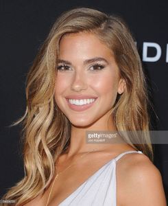 model-kara-del-toro-arrives-at-the-los-angeles-premiere-undrafted-at-picture-id546336750.jpg