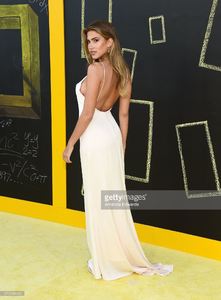 model-kara-del-toro-arrives-at-the-premiere-of-national-geographics-picture-id672588450.jpg