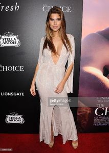 model-kara-del-toro-attends-the-premiere-of-the-choice-at-arclight-picture-id508011538.jpg