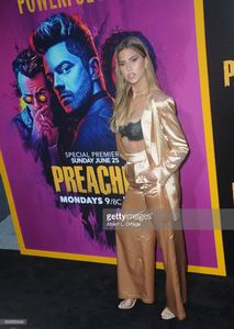 modelactress-kara-del-toro-arrives-for-the-premiere-of-amcs-preacher-picture-id699350464.jpg