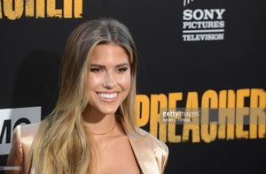 modelactress-kara-del-toro-arrives-for-the-premiere-of-amcs-preacher-picture-id699350552.jpg