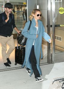 nicole-richie-in-travel-outfit-jfk-airport-in-ny-06-19-2017-4.jpg