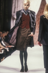 nina-ricci-fw-1996-1.thumb.jpg.1990a77d789726cad1801d6dfced9975.jpg