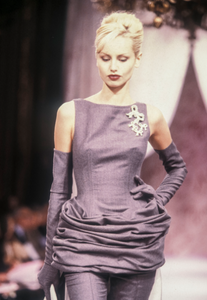 nina-ricci-fw-1996-5.thumb.png.38e5d19ff017fe485d27a21b1c0582ac.png