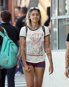 paris-jackson-leggy-in-shorts-melrose-avenue-in-los-angeles-06-17-2017-16.jpg