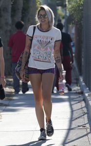 paris-jackson-leggy-in-shorts-melrose-avenue-in-los-angeles-06-17-2017-6.jpg