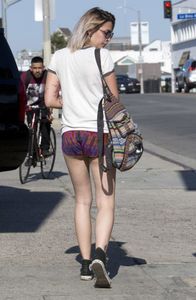 paris-jackson-leggy-in-shorts-melrose-avenue-in-los-angeles-06-17-2017-7.jpg