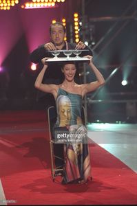 patrick-timsit-miss-france-1999-mareva-galantier-picture-id612599778.jpg