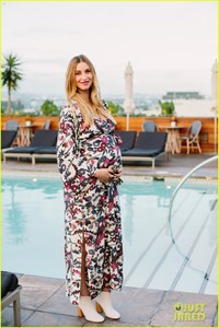 pregnant-whitney-port-cradles-baby-bump-at-her-baby-shower-05.jpg