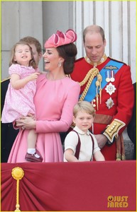 prince-george-princess-charlotte-kate-middleton-prince-william-parade-01.jpg