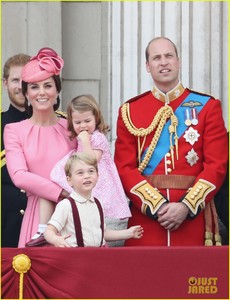 prince-george-princess-charlotte-kate-middleton-prince-william-parade-09.jpg