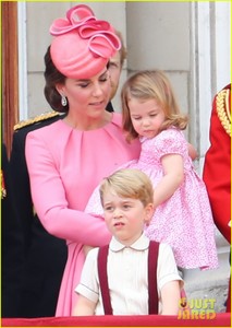 prince-george-princess-charlotte-kate-middleton-prince-william-parade-22.jpg