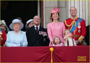 prince-george-princess-charlotte-kate-middleton-prince-william-parade-35.jpg