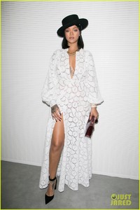 rihanna-joins-worlds-biggest-designers-at-lvmh-event-in-paris-01.jpg