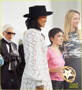 rihanna-joins-worlds-biggest-designers-at-lvmh-event-in-paris-02.jpg