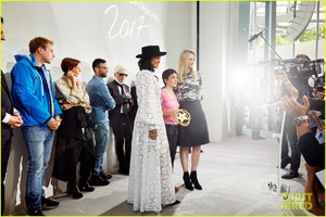 rihanna-joins-worlds-biggest-designers-at-lvmh-event-in-paris-05.jpg