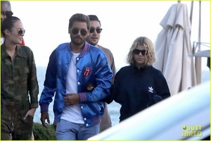 scott-disick-sofia-richie-grab-dinner-together-03.jpg