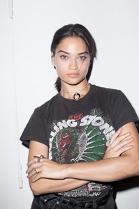 shanina-shaik-15-835x1253.thumb.jpg.ce0b3be107d36716186e5ac8a03effa1.jpg