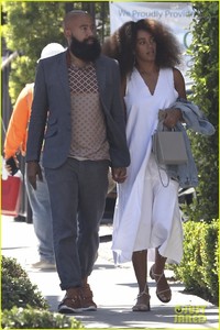 solange-knowles-lunch-gracias-madre-alan-03.jpg