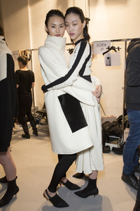 sportmax-bks-z-rf17-8481.thumb.jpg.ef13585dece10fe373d74bdfb1c5a075.jpg