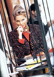 uk_vogue_aug_1990_9.thumb.jpg.c62f646d10dcaf51e24728c0e5f5c163.jpg