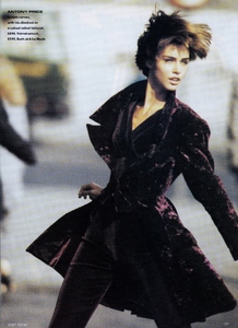 uk_vogue_sept_1990_13.thumb.jpg.acfac355c160bed6a0174358f258a213.jpg