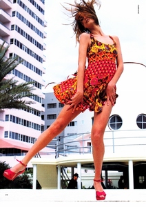 us_elle_apr_1995_36.thumb.jpg.a8ce084bb9a8747766d84d105b2ea24c.jpg